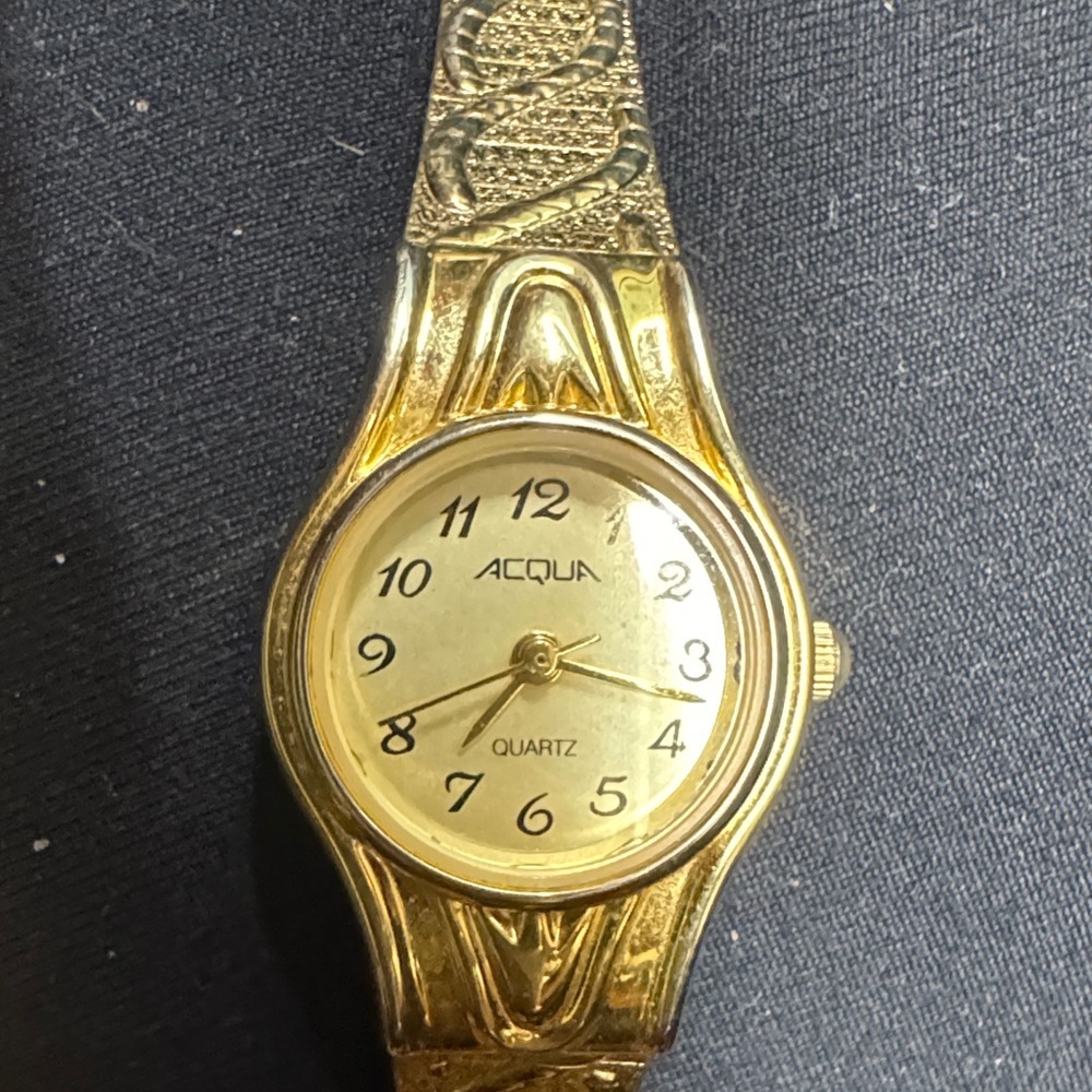 Acqua Gold Quartz Watch - Picture 7 of 9